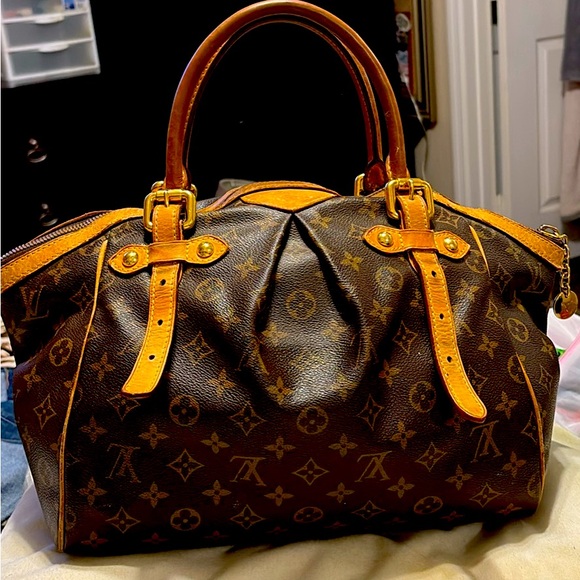 Pampered pre-owned Louis Vuitton Satchel.  Original lining can & a nicked strap. - Picture 1 of 11